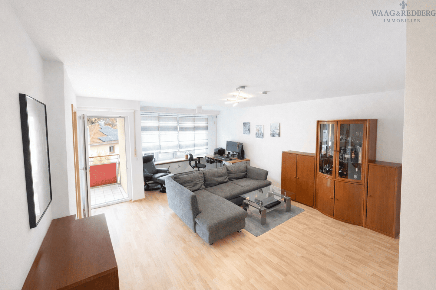 Anzug, Balkon, Stellplatz: Traumwohnung in ruhiger Lage – Nürnberg – Vorschaubild 2