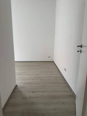 helle 4-Raumwohnung in Erfurt zu vermieten / neu renoviert – 99089 Erfurt – Vorschaubild 9