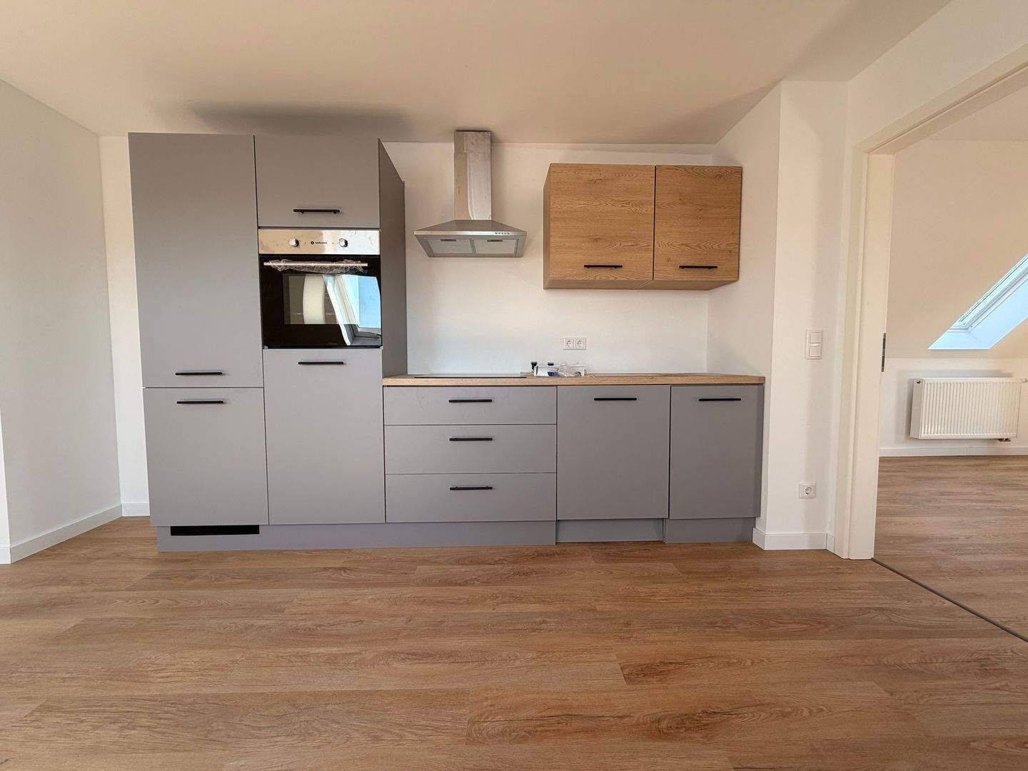 Erstbezug nach DG-Ausbau +++ Moderne 3-Zimmer-Wohnung mit Einbauküche & Aufzug – Nürnberg – Vorschaubild 3