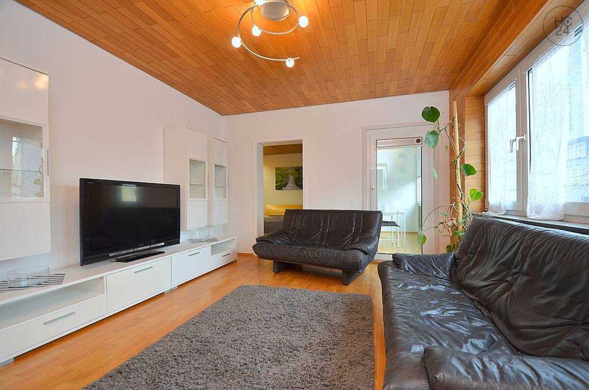 Schön möblierte 2-Zimmer Wohnung mit Loggia in Stuttgart Mitte, fußläufig zum HBF – 70174 Stuttgart – Bild 1 von 9