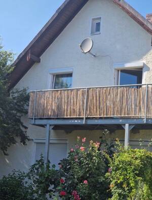 „3-Zimmer-Obergeschosswohnung mit Südbalkon & Gartengg mit Pavillon im Zentrum von Dingolfing“