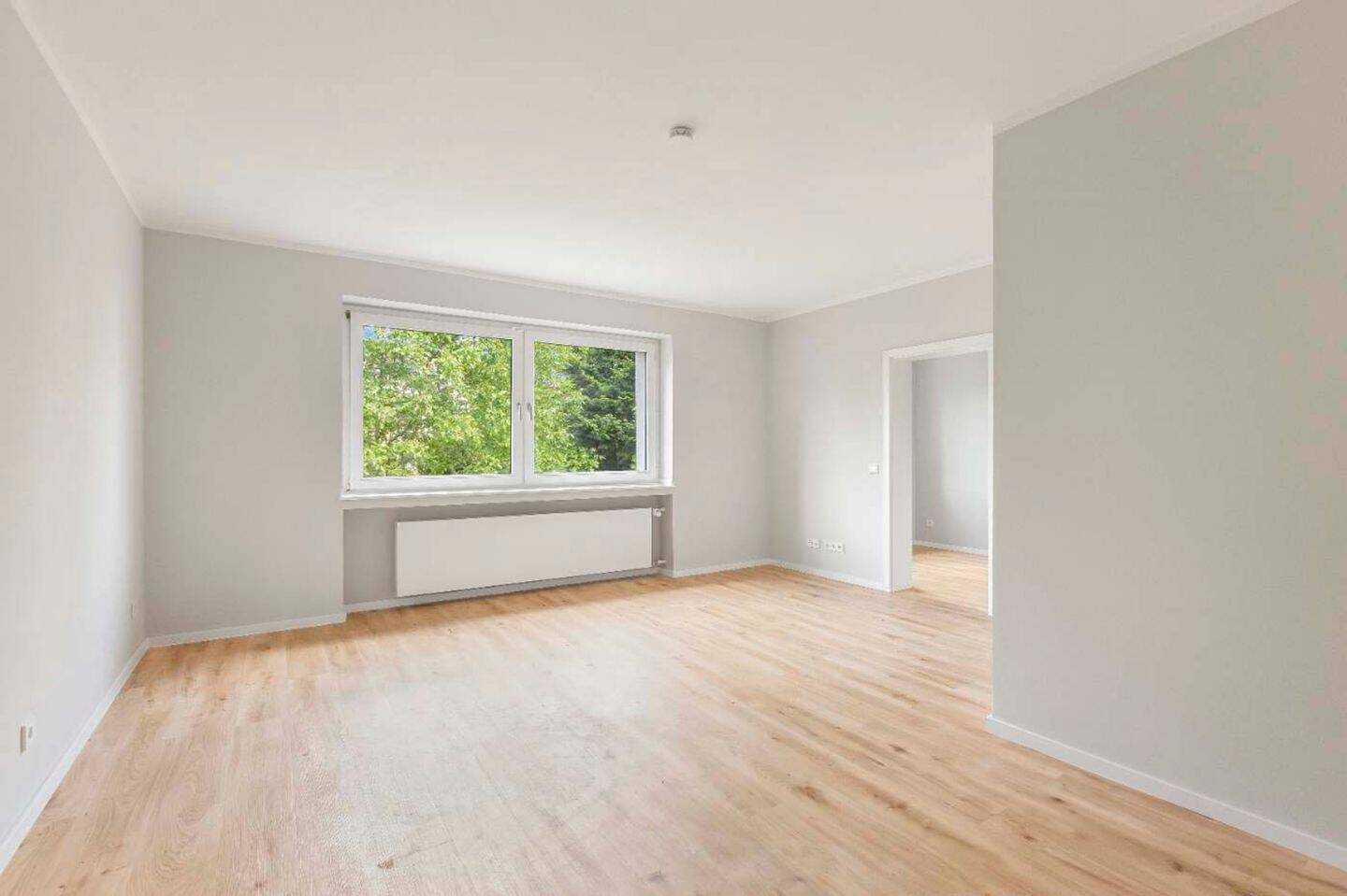 Modernisierte 1-Zimmer-Wohnung in zentraler Lage von Krefeld – Krefeld – Bild 1 von 9