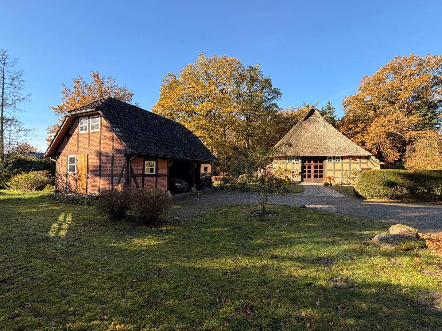 Historisches Fachwerkanwesen in ruhiger Lage mit Nebengebäude und Ausbaureserve KEIN DENKMALSCHUTZ – Worpswede – Bild 1 von 9