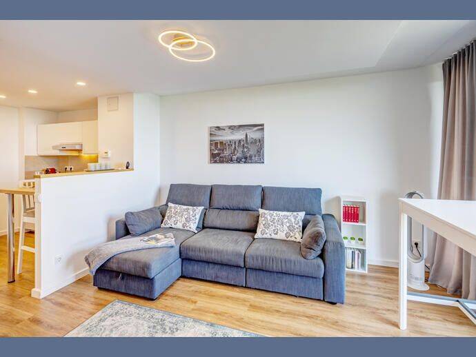 Möbliert: Charmante 1,5-Zimmer Wohnung im 9. OG – München – Vorschaubild 3