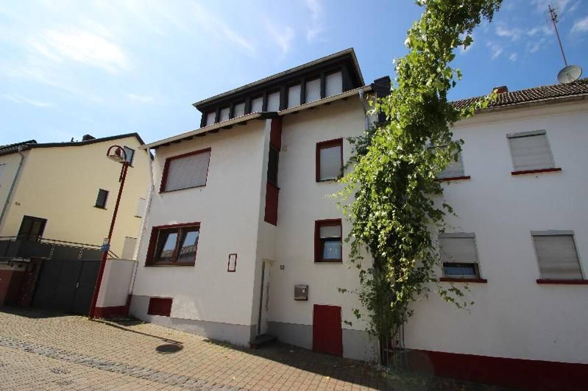 Modernisiertes Mehrfamilienhaus mit Garage große Sonnenterrasse mit Fernblick Ruhiglage Bad Breisig – 53498 Bad Breisig – Bild 1 von 9