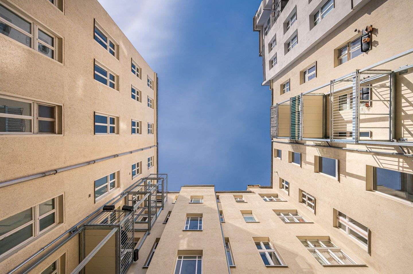 2-Zimmerwohnung im Dachgeschoss mitten im Prenzlauer Berg – Berlin – Bild 1 von 9