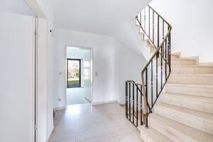AIGNER - Gestalten statt Kompromisse: Reiheneckhaus mit Garten und Ausbaupotenzial in Aubing – 81243 München – Vorschaubild 2