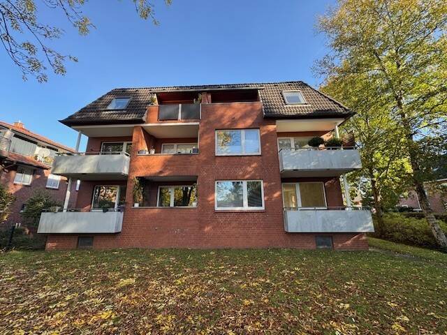 top modernisierte und frei lieferbare 2,5 Zimmer-Eigentumwohnung im Dachgeschoss – Hamburg – Bild 1 von 9