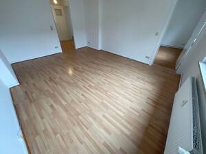 Frisch renovierte 2,5 Zimmer-Wohnung mit Duschbad und separatem WC – 23560 Lübeck – Vorschaubild 3