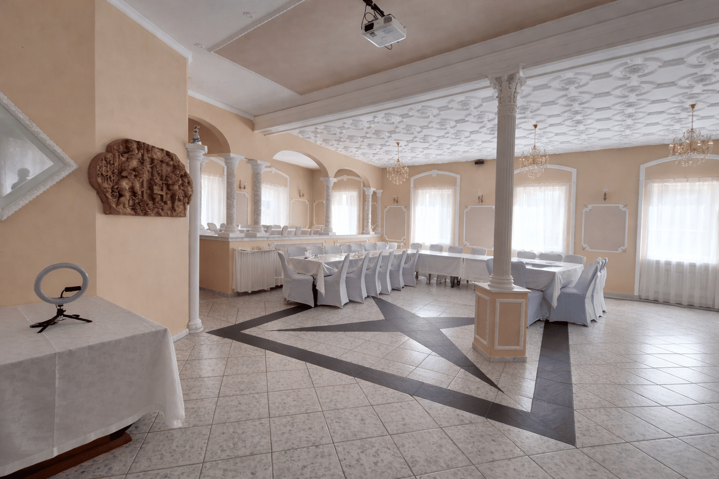 Historisches Mehrfamilienhaus mit Gaststätte und Festsaal – Gonbach – Bild 1 von 9