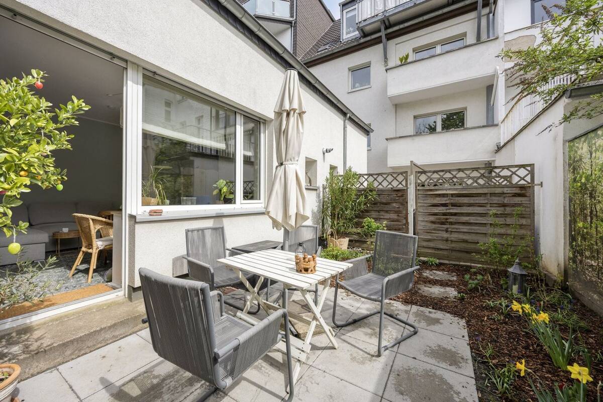Deutz. Substanz statt Show. – 50679 Köln – Bild 1 von 9