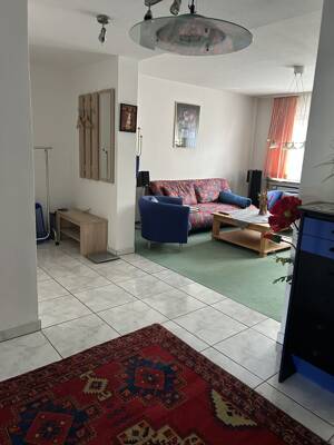 Wohnen auf Zeit: Möblierte 3,5-Zimmer-Wohnung mit Balkon