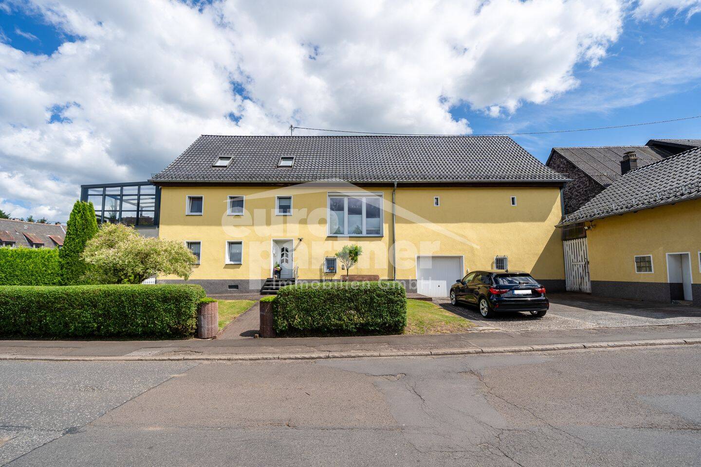 Großzügiges Wohnhaus mit Einliegerwohnung in Reichenbach! – Reichenbach – Vorschaubild 2