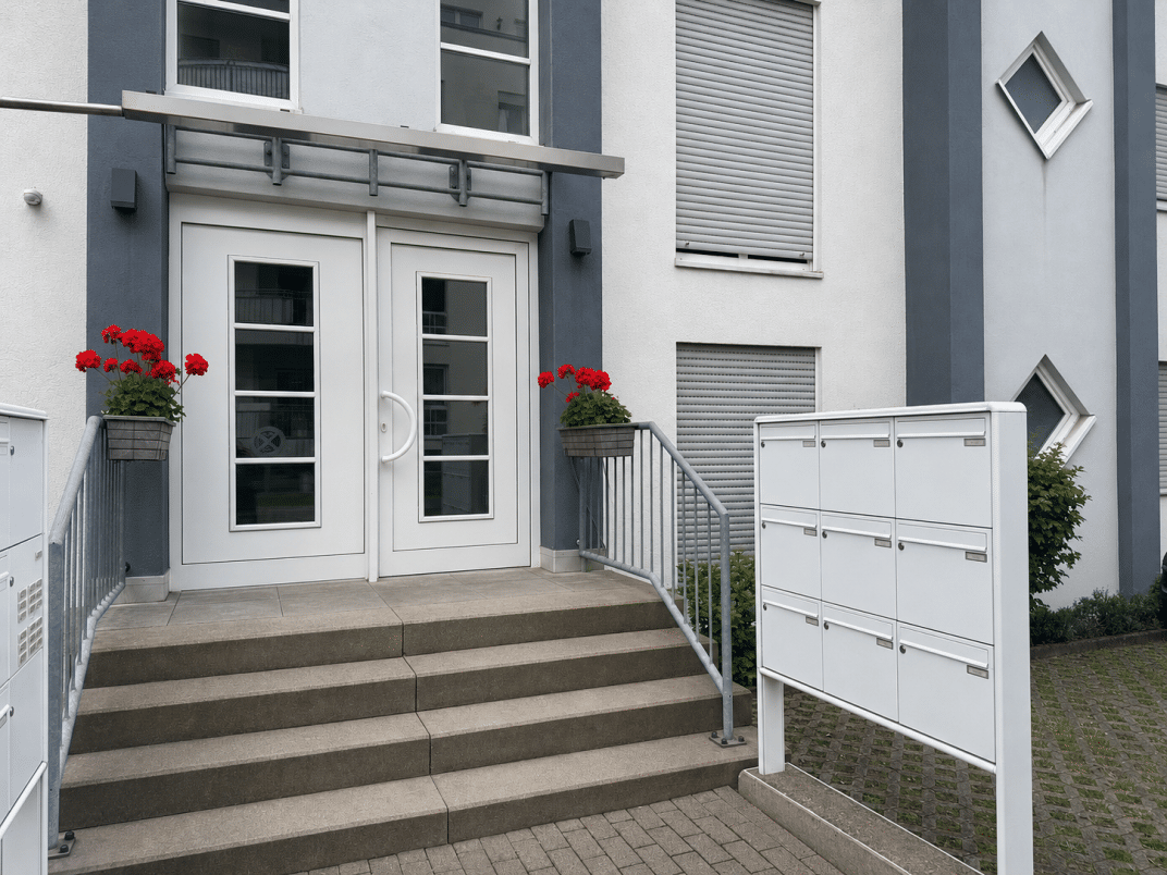 Gut geschnittene 2 Zimmer Wohnung mit TG Stellplatz in Wiesbaden!