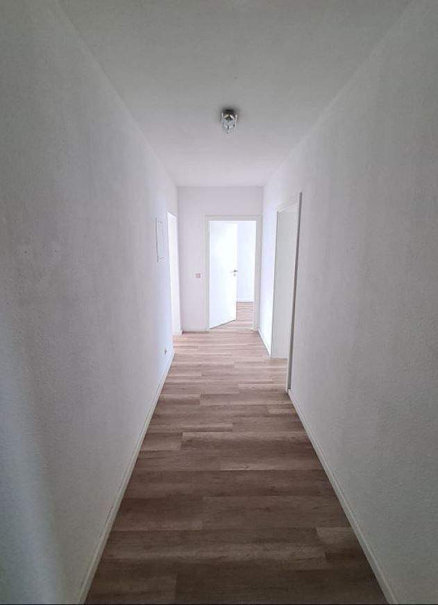 Interesse? Attraktive Zwei-Zimmer-Wohnung mit Einbauküche – Chemnitz – Vorschaubild 2