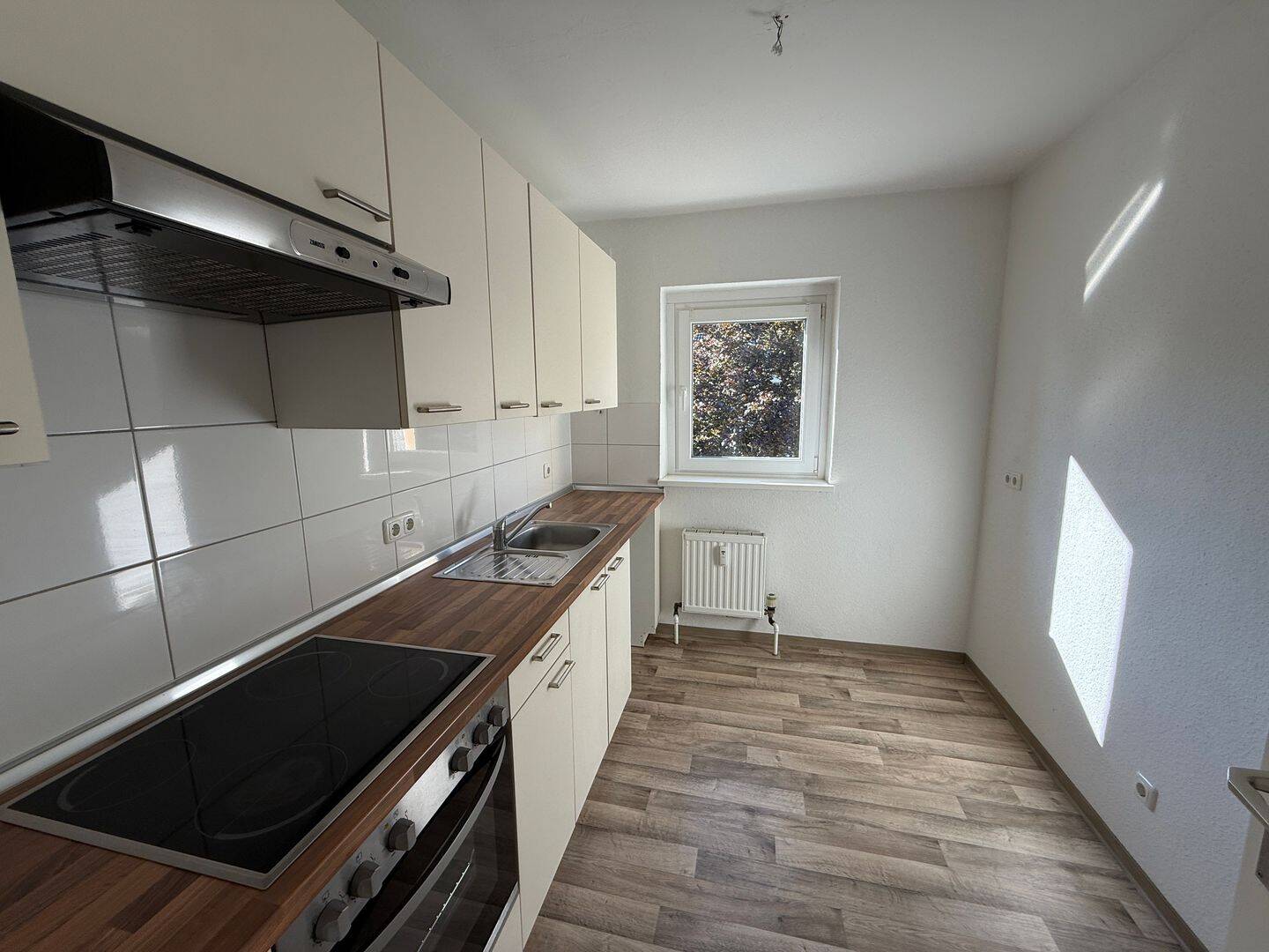 Einziehen und Wohlfühlen – Helle 3-Zimmer-Wohnung mit Einbauküche und Balkon – Flensburg – Vorschaubild 5