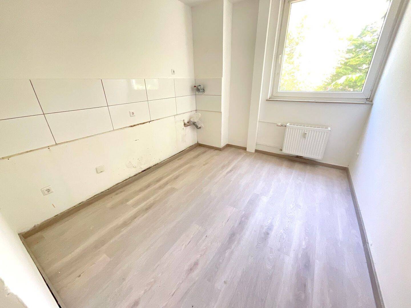 Mit den Kindern nach Kinderhaus, große 4 Zimmerwohnung frei
