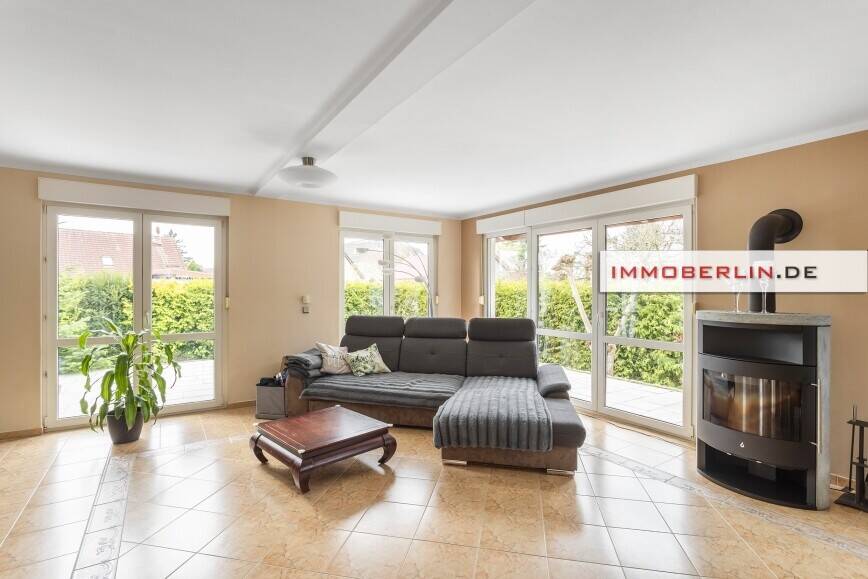 IMMOBERLIN.DE - KfW-60! Sehr attraktives Haus mit Südwestgarten & Sonnenterrassen