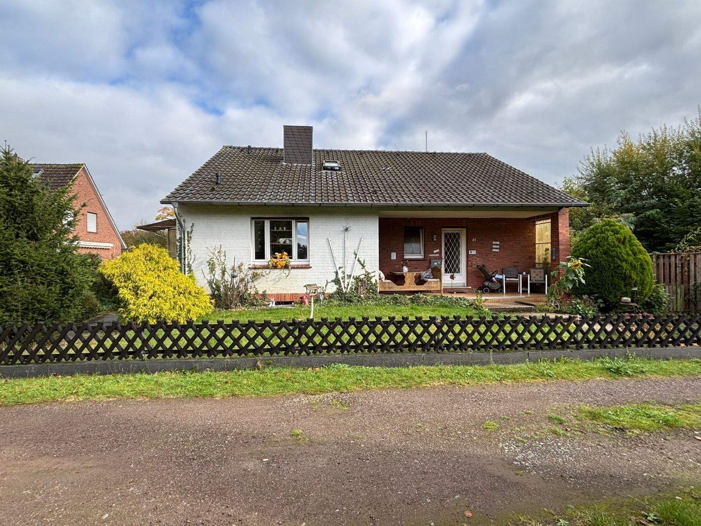 Ein- bis Zweifamilienhaus auf großzügigem Grundstück und vielseitigen Nutzungsmöglichkeit in Rheine – Rheine – Bild 1 von 9