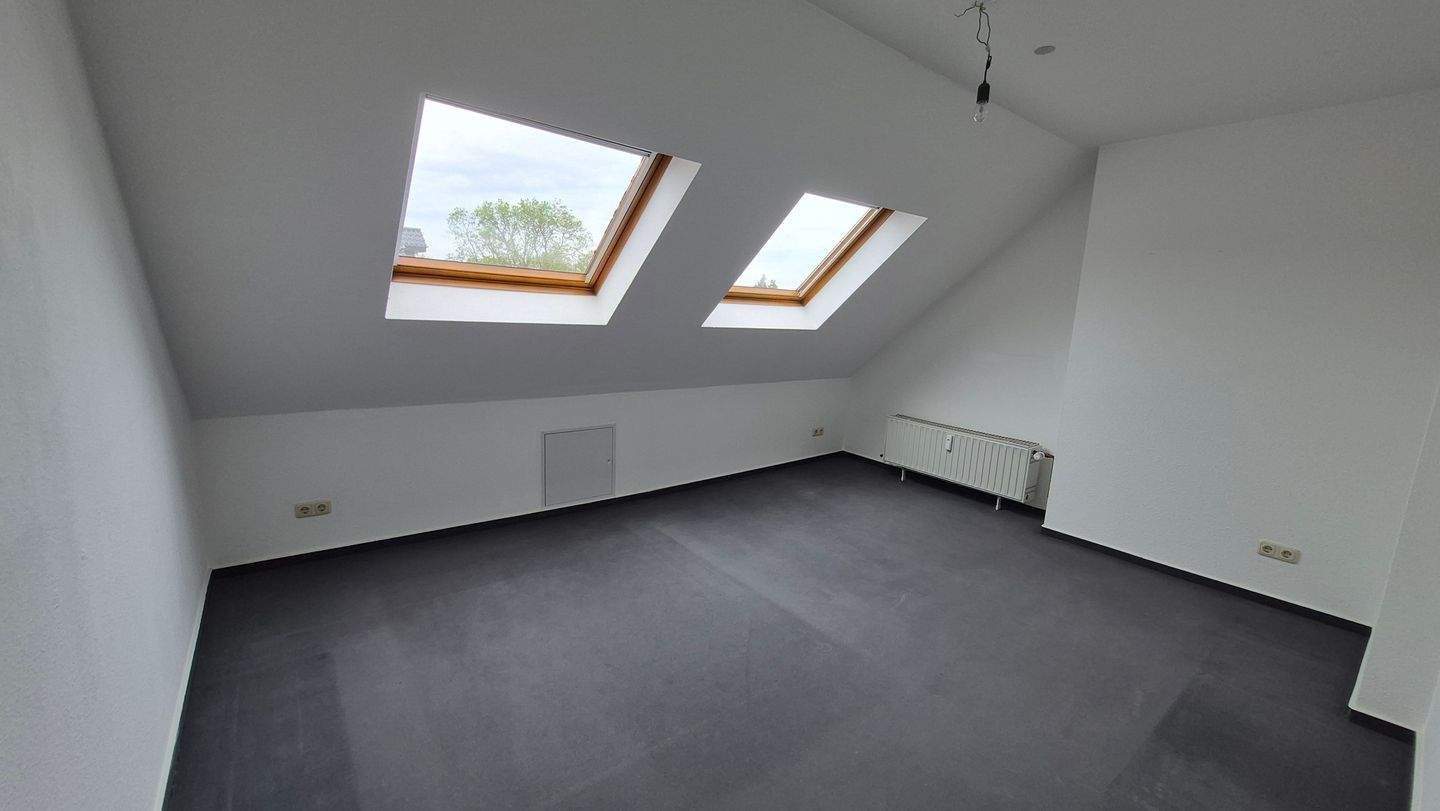 Single-/Pärchennest mit Flair ! Moderne Dachgeschosswohnung Nähe Tierpark mit herrlichem Ausblick ins Grüne ! – Mönchengladbach – Vorschaubild 4