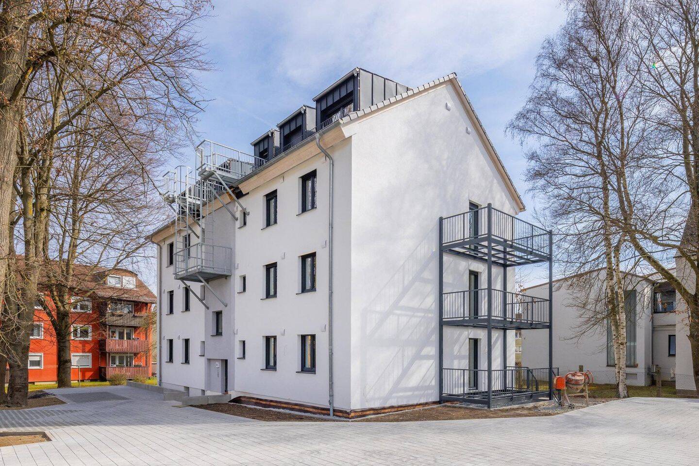 Erstbezug nach Kernsanierung: Helle 3-Zimmer-Wohnung in Mehrfamilienhaus (2.OG)