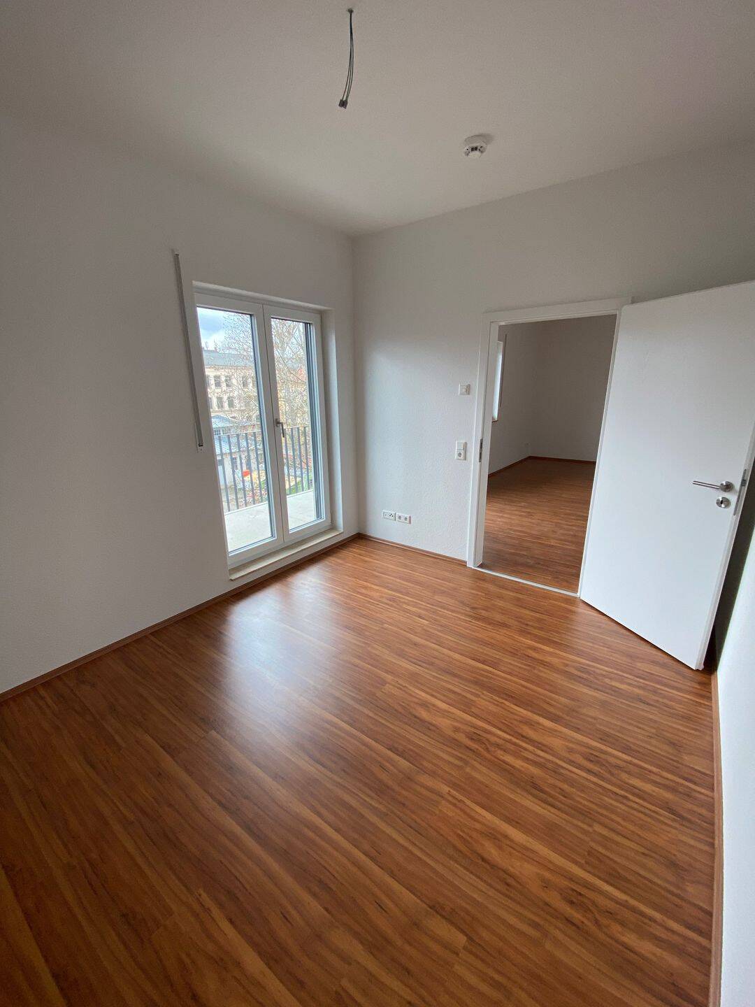 Neuwertige 3,5-Zimmer-Wohnung mit 2 Balkonen, Aufzug und TG-Stellplatz in zentraler Lage – Dresden – Vorschaubild 6