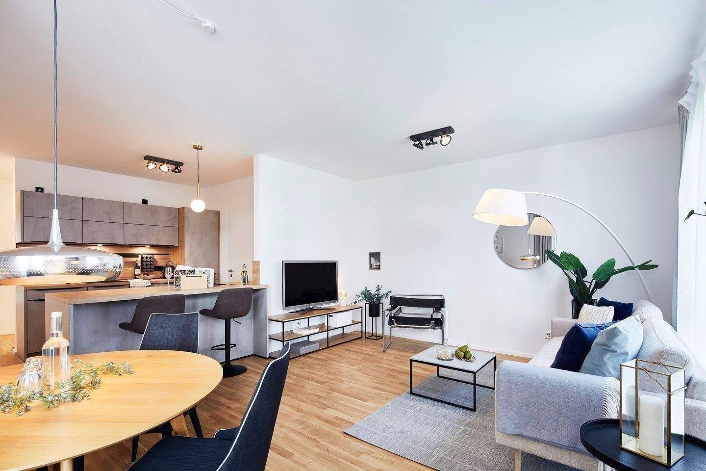 LICHT & SONNE PUR! helle 4-Zimmer-Wohnung mit gr. Sonnenbalkon in begehrter Wohnlage! – Nürnberg – Bild 1 von 9