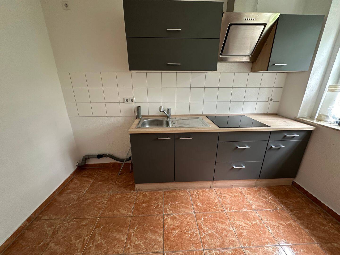 Frei ab 1.10. - zzgl EBK *** ! Bad mit Wanne / Balkon / Stellplatz u.v.m. – Chemnitz – Vorschaubild 3