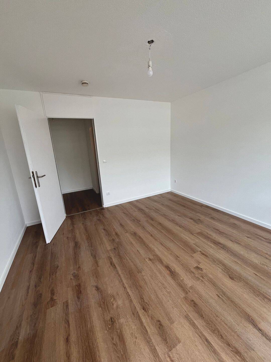 Sanierte 2-Zimmer-Wohnung mit EBK und Loggia in München-Berg am Laim – frei ab 04/2026 – München – Vorschaubild 2