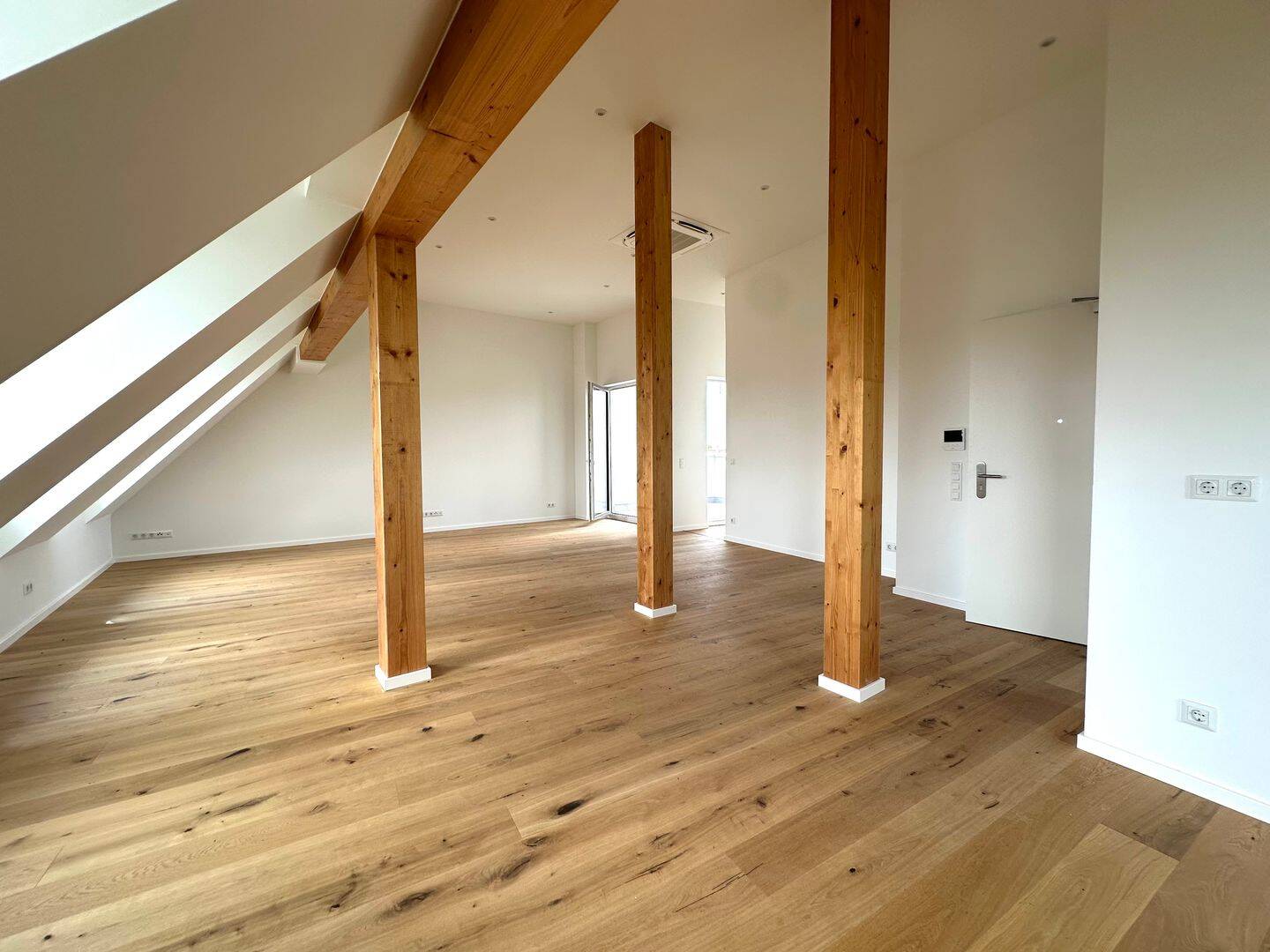 Schicke, bezugsfertige 3 Zi-Wohnung im Dach inkl. Klimaanlage I Modern & hochwertig I Energieeffizient – Leipzig – Vorschaubild 4