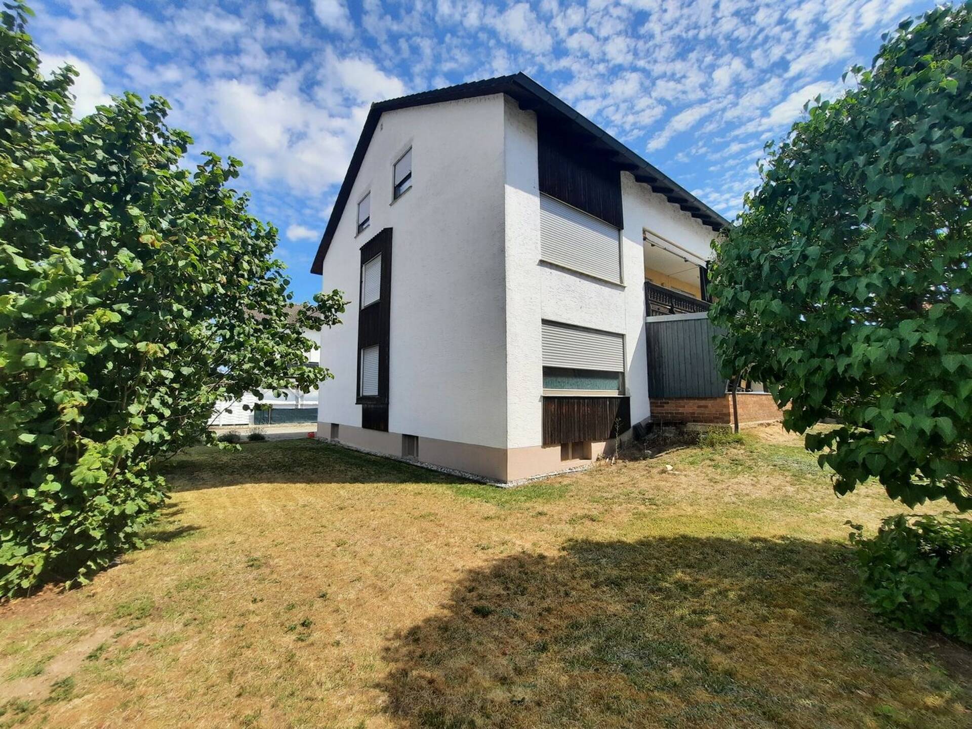 Dachgeschosswohnung in 93128 Regenstauf mit 109 m² kaufen