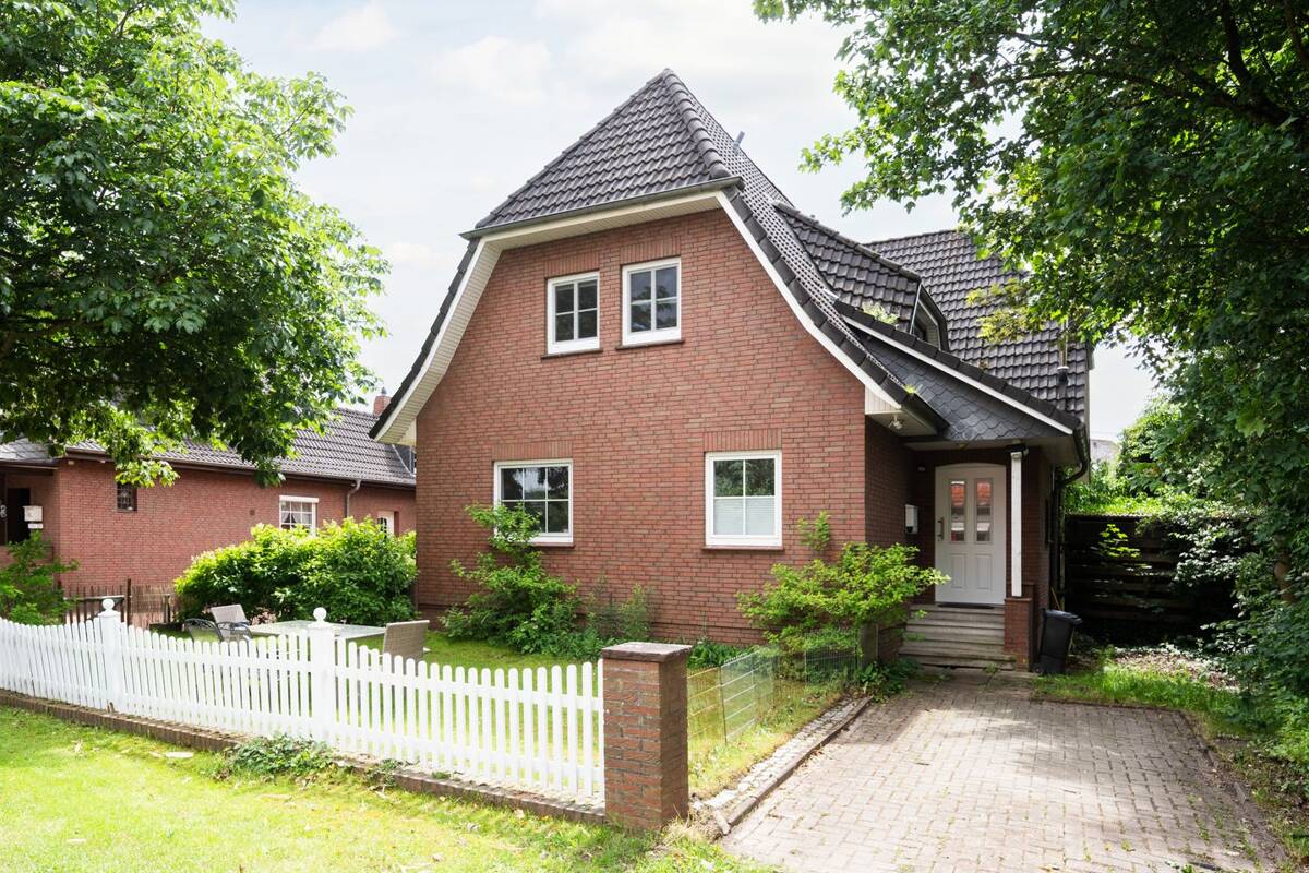 Großzügig Wohnen in Oberneuland mit vielseitigen Nutzungsmöglichkeiten - Ideal für Familien – 28355 Bremen – Bild 1 von 9