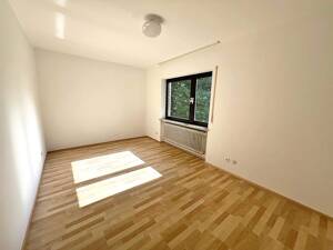 Schöne, lichtdurchflutete 4 Zimmer-Wohnung mit Südbalkon am Westbad für Familie oder WG geeignet – 81241 München – Vorschaubild 9