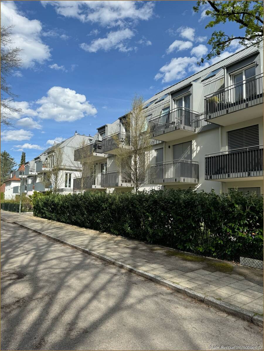 Möbliertes Apartment mit Parkblick / Nähe Säbener Straße – München – Vorschaubild 2