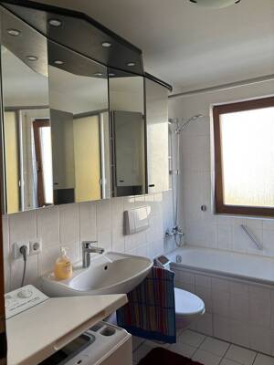 Vollmöblierte 2-Zimmer-Wohnung mit 2 Balkonen und TG-Stellplatz in Fürth-West – 90766 Fürth – Vorschaubild 4