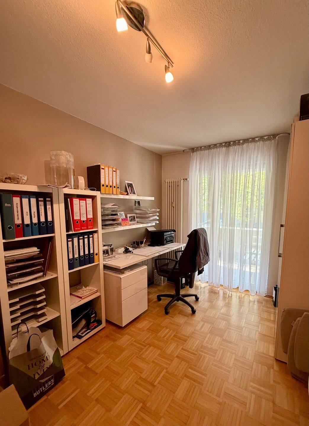 Möblierte 4-Zimmer-Wohnung mit Südwestbalkon, Privatgarten und TG-Stellplatz in Bestlage – Karlsruhe – Vorschaubild 6