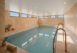 NEUER KP- 5.200,-pro QM- 1.370 QM SONNENGRUNDSTÜCK mit Villa + Schwimmhalle mit 50 qm Pool