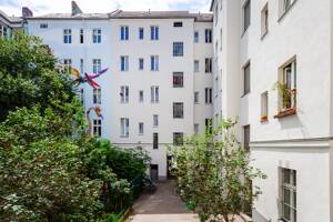 Ganz oben, ruhig und hell. Vermietete Einzimmerwohnung in Berlin-Friedrichshain. – 10247 Berlin – Vorschaubild 5