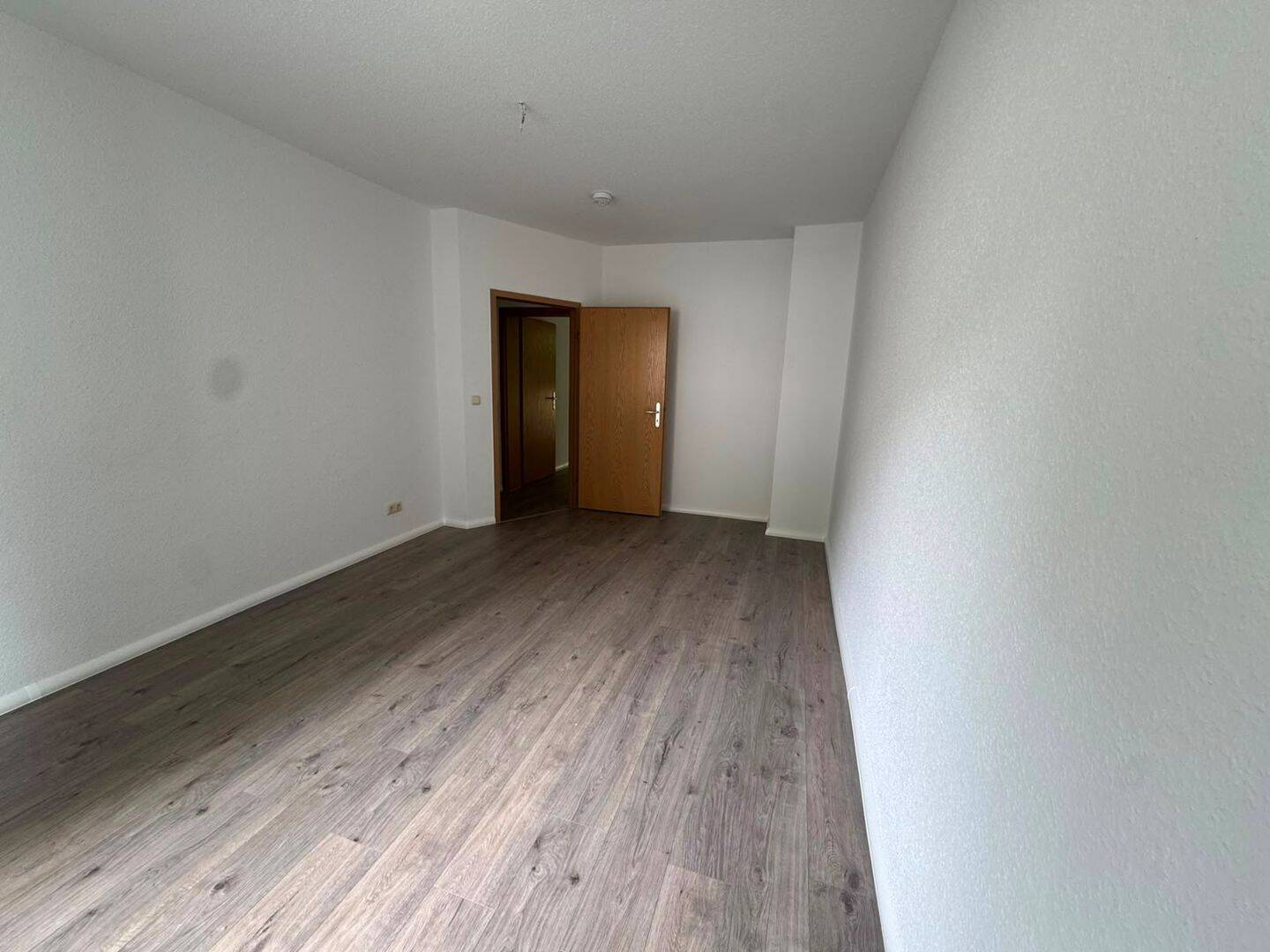 Moderne Whg. - Bad mit Fenster + Balkon am Wohnzi.u.v.m. – Chemnitz – Vorschaubild 2