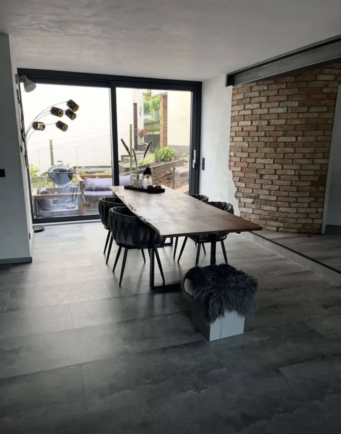 Großzügiges Einfamilienhaus mit Einliegerwohnung und Doppelgarage in ruhiger Wohnlage. – Waldbronn – Vorschaubild 2