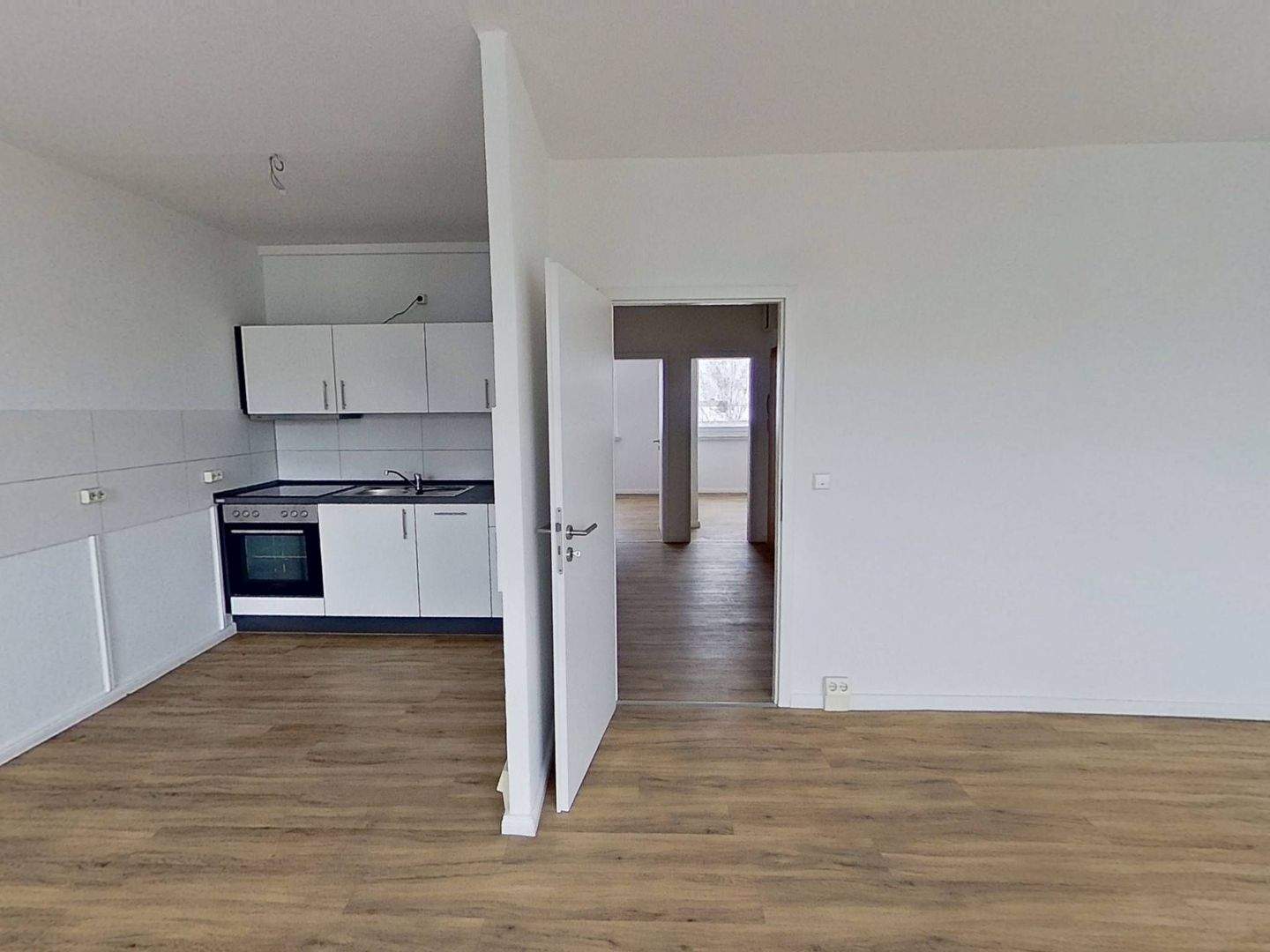 Gut geschnittene 3-Zimmer-Wohnung mit BALKON, Badewanne und EBK – Magdeburg – Vorschaubild 3