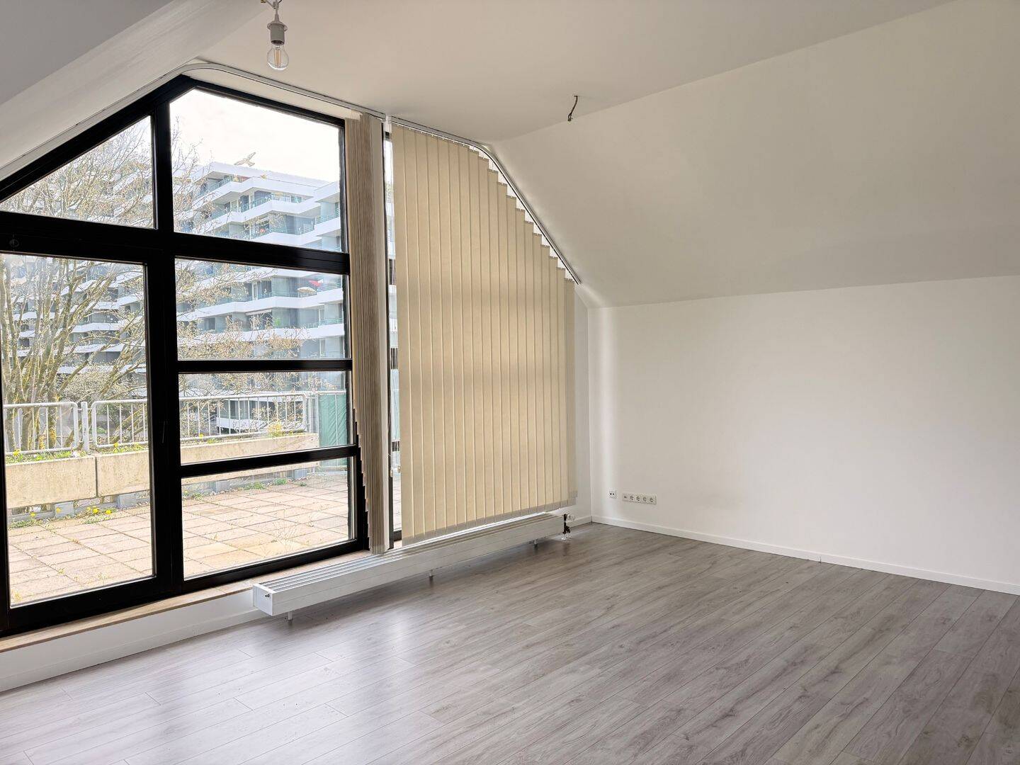 Außergewöhnliches 1-Zimmer-Apartment mit Terrasse im Loftstil