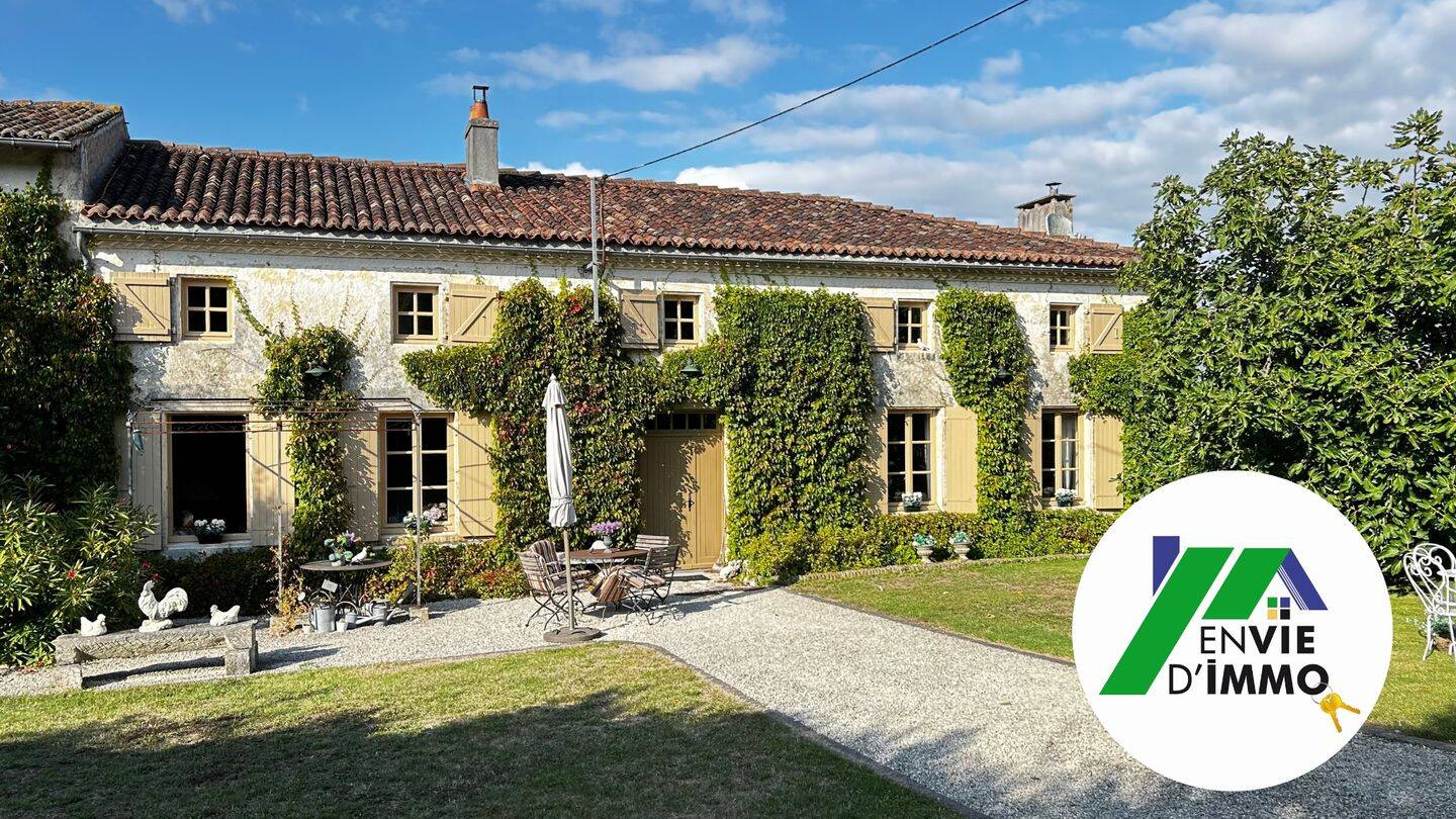 Maison 5 pièces 215 m² · à Saint-Pierre-de-Juillers · 215 m² · 429 000 €