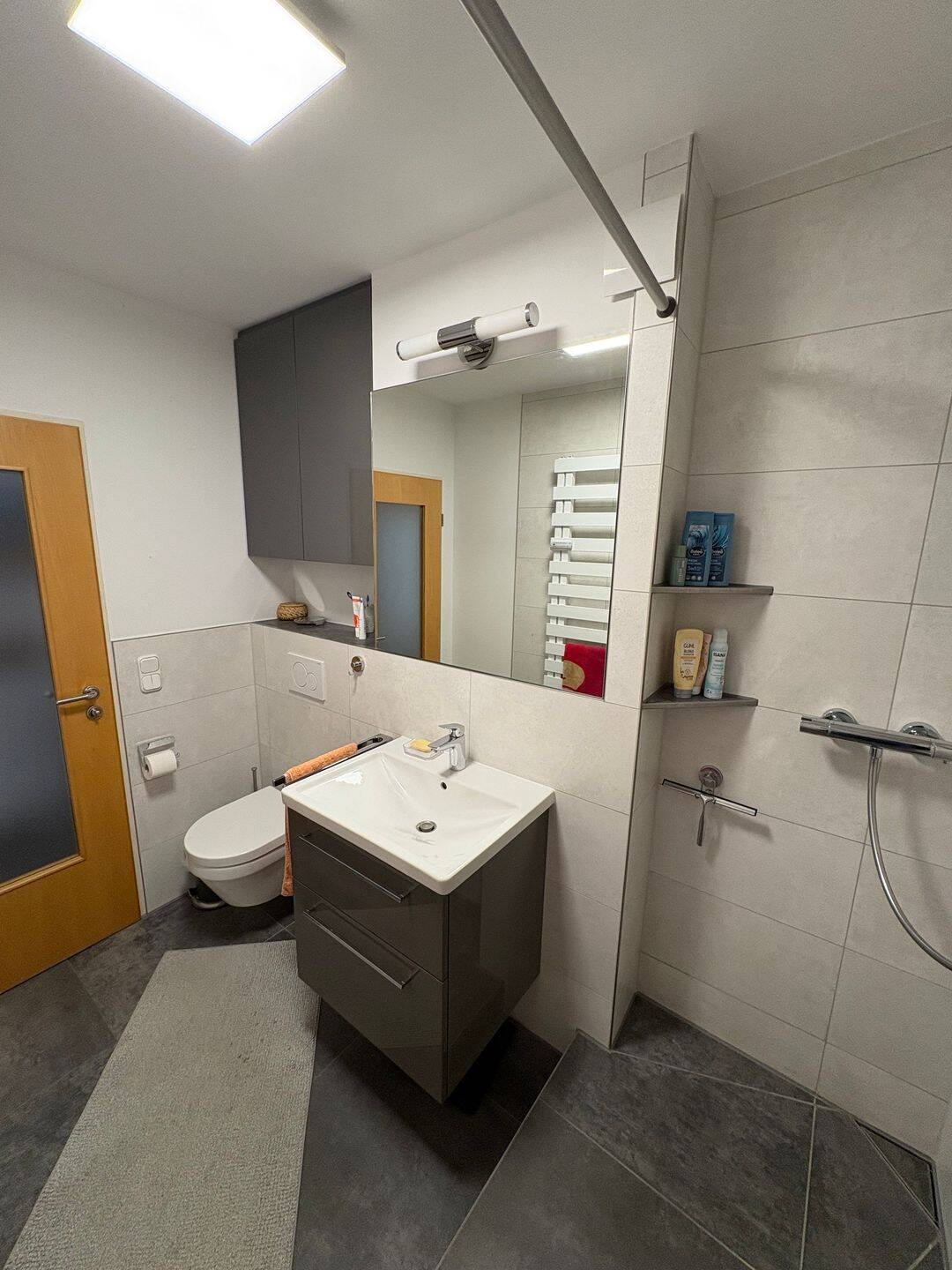 Hochwertig sanierte 2-Zimmer-Wohnung - Tiefgarage, ruhige Lage und Top-Anbindung in Milbertshofen – München – Vorschaubild 6