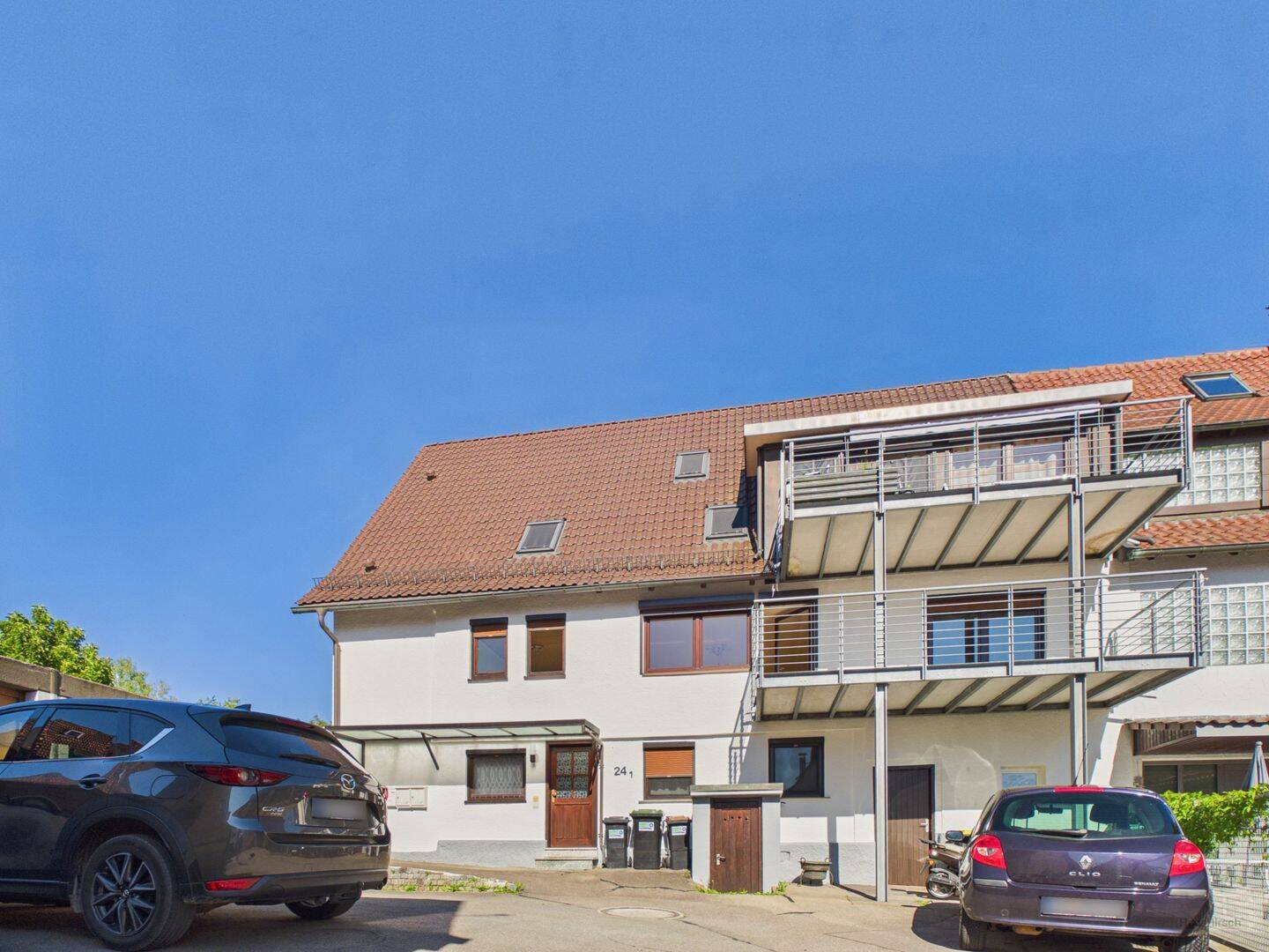 Mehrfamilienhaus mit 3 Einheiten, 3 Garagen und großem Garten in Bad Liebenzell-Möttlingen!