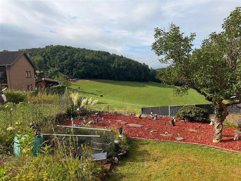 Wissen-Bitzen! Einfamilienhaus in Ortsrandlage mit Aussicht, Top Zustand! – Bitzen – Vorschaubild 3