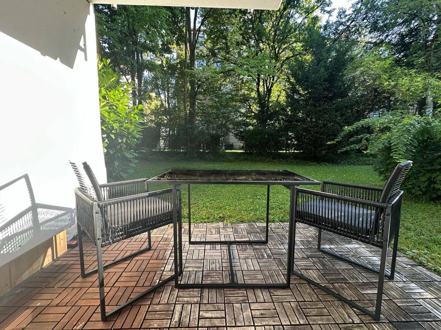 Ruhige, möblierte Terrassenwohnung mit Tiefgaragenstellplatz – nach Teilrenovierung, nur 5 Minuten zur Innenstadt – München – Vorschaubild 4