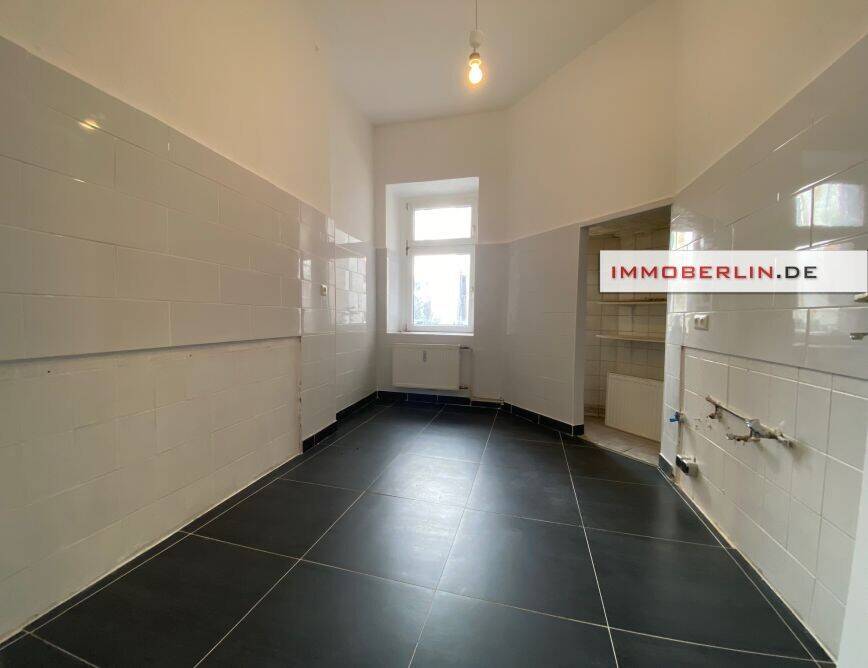 IMMOBERLIN.DE - Frisch sanierte vermietete Altbauwohnung in angenehmer Stadtlage – Berlin – Vorschaubild 2