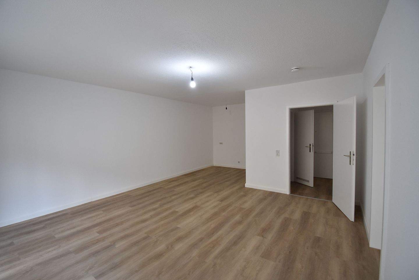 Bezugsfrei! Renovierte 2-Zimmer-Wohnung mit Balkon – Wuppertal – Vorschaubild 5