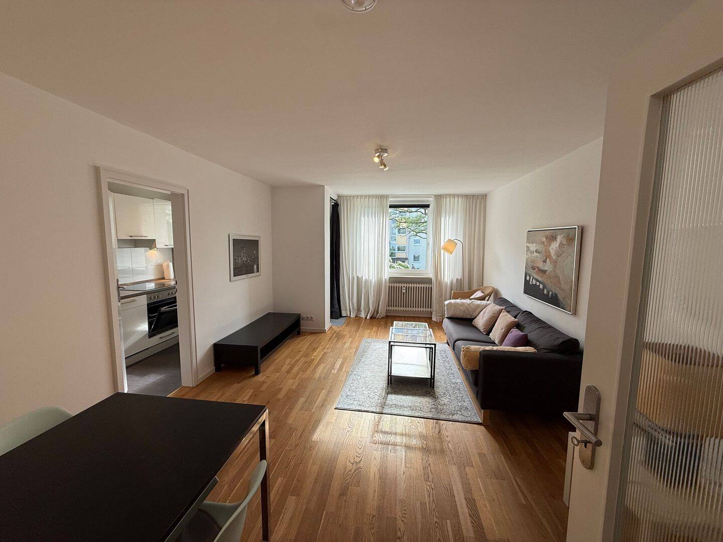 Möbliert: Moderne 2-Zimmer Wohnung mit Balkon – München – Vorschaubild 4